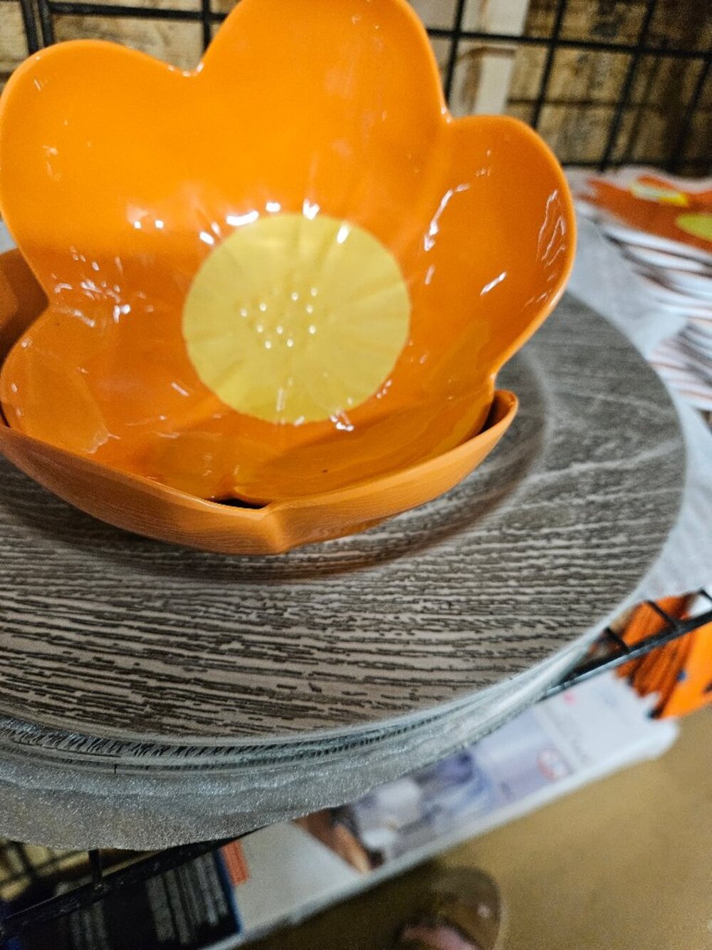 Orange Flower-Shaped Ceramic Bowl - Unique Design, Perfect for Serving